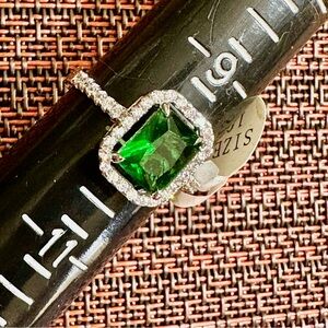 Fragrant Jewels Emerald Green and Silver Ring